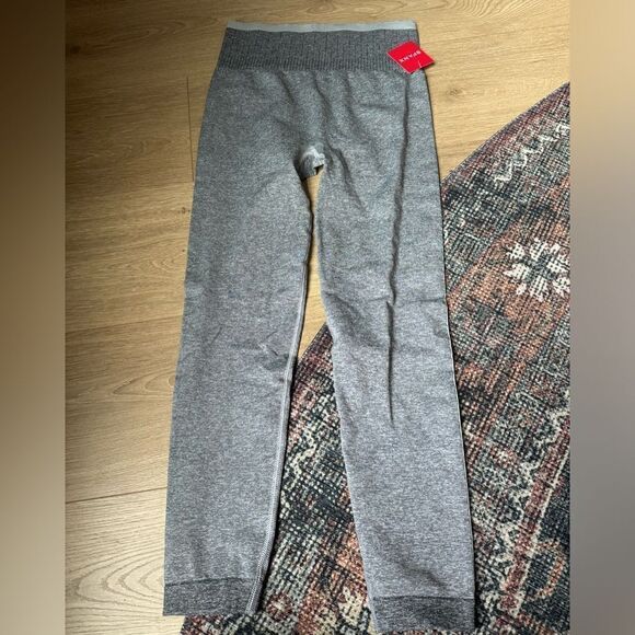 SPANX Pants - Spanx seamless sculpt leggings NWT